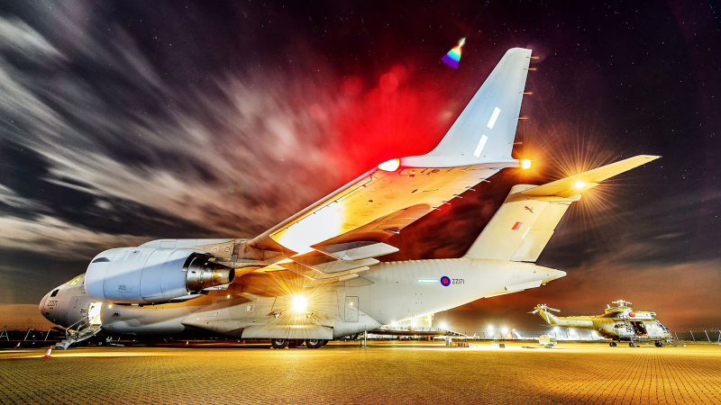 Illustration for article titled Spectacular Night Photos of the New Puma HelicopterĀ